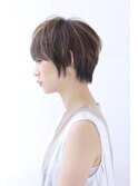 ことりベージュネイビーカラー毛先パーマ小顔ワンサイドショート