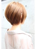 レウナ 外苑前(Reuna)&nbsp;大人可愛いショーボブ　アッシュブラウン　シルエットが綺麗