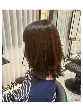 リリー(Rilie) ふんわりカールのミディアムStyle/白髪ぼかしカラー