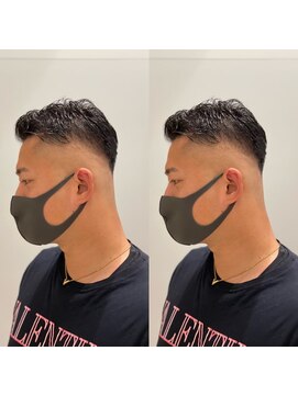 メグロバーバーショップロッポンギ 目黒六(MEGURO BARBER SHOP 6PPONGI) スキンフェード×七三分け