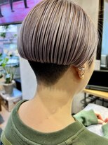 ニール(Neal)&nbsp;【Neal 新宿/西新宿】　パールホワイト×刈り上げボブ〈SAKU〉