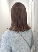ミディアム切りっぱなしタッセルボブブリーチベージュイメチェン
