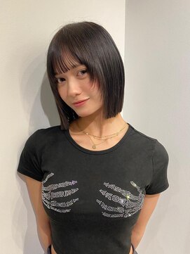 シー(SEA) パツッとストレートな切りっぱなしボブ