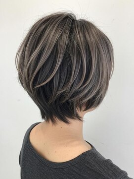 フーチー クーチー アマティー 豊中店(FUCHI KUCHI amati) 大人女子のこなれレイヤーボブ