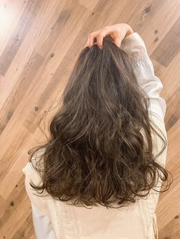 アルバ(Alba)の写真/【橋本駅徒歩1分】"白髪ぼかし"でお洒落×上品なデザインカラーに☆駅近で忙しい大人女性にもおすすめです