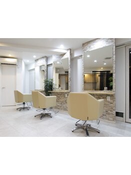 畦野駅徒歩二分☆白を基調としたナチュラルで落ち着く店内であなただけの時間をリラックスして過ごして…♪