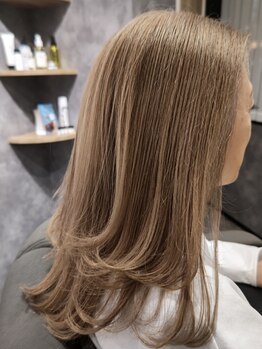 エム(em)の写真/オーガニックにこだわった商材を豊富に取り揃え。ダメージレスなだけでなくにおいもきつくないのが嬉しい◎