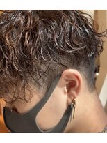 ブルーモスク トウキョウ(TOKYO)&nbsp;前下がりマッシュ波巻きパーマ