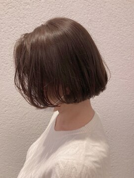 山野愛子美容室 春ベージュのミニボブ