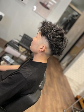 フェードアンドライン 青森三沢(FADE&LINE) スキンフェード×ピンパーマ