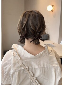 ティム(tim) ツインお団子/羊ヘア/おだんごヘア/ツインアレンジ/お呼ばれヘア