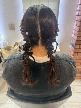 タイトツインヘア