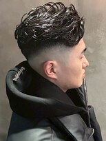 ディスイズバーバーサード(THIS IS BARBER 3rd)&nbsp;刈り上げ スキンフェード アップバング ニュアンスパーマ