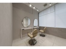 アッシュ 戸塚店(Ash)の雰囲気(ホワイトグレーなお洒落なセット面)