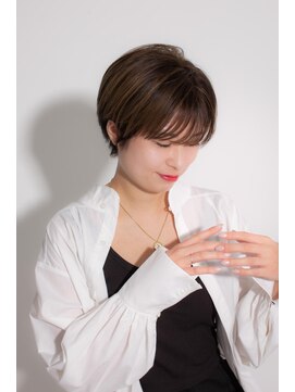 アバーブ ギンザ(Above Ginza) 大人かわいいアッシュベージュ 前下がりボブ