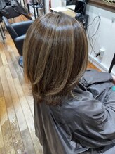 シャルム ヘアーラウンジ(shalm hair lounge) ハイライト外はねボブ