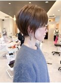 耳掛けショートボブ/襟足束感ショート/アッシュベージュ
