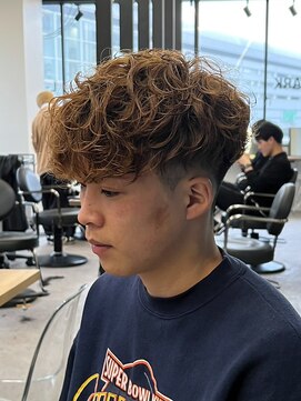 エルマーク 神戸三宮(L-MARK) ダブルカラースパイラルパーマツイストパーマフェード短髪