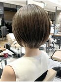 「岩田莉奈」ハイライトで白髪ぼかし★くびれショートボブ　新宿