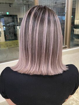 メリー オオサカ(Merly Osaka) 心斎橋/バレイヤージュ/レイヤーカット/海外レイヤー