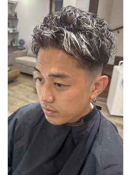 ノア(NOA) ショートハイライト/ツイストピンパーマ/アップバング