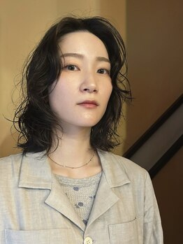 ボロス(VOLOS)の写真/【白髪は隠さずおしゃれに活かす】大人女子が通うプライベートサロンは、時間とおしゃれを楽しめる