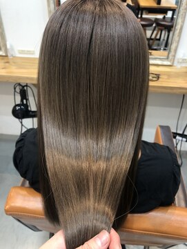 ネイヴィル(navile) ミルクティグレージュ