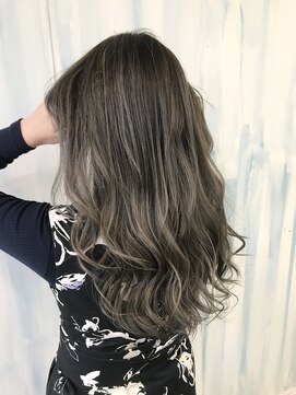 アップ(A+hair) 外国人風_グレージュ_ハイライト_寒色系カラー_ホイルカラー