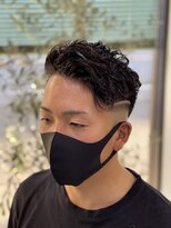 アキヤマ(Akiyama) スキンフェード+スパイラルパーマ+ツーブロック+ライン