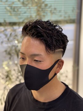 アキヤマ(Akiyama) スキンフェード+スパイラルパーマ+ツーブロック+ライン