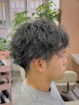 アミー 駒澤(Ammy komazawa) 刈り上げマッシュスパイラルパーマ 纐纈