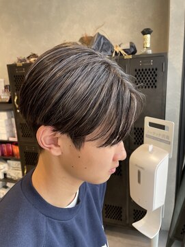 アチーブリス(achieve Liss) 細めハイライトカラーセンターパート毛流れメンズカット20代30代