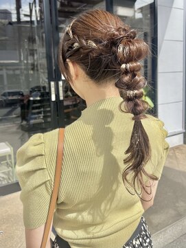 ラックセカンドスペース(LUCK 2nd SPACE) 【お呼ばれアレンジ】サイド編み 編みおろしポニー 畑瀬彩華