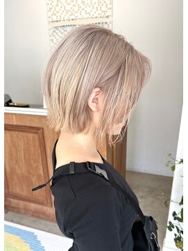 レイヤーボブ×プラチナブロンド