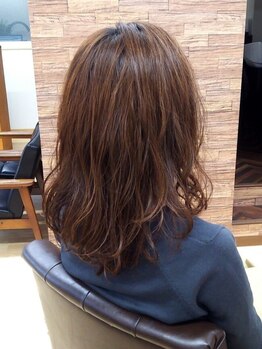 ダメージレスで髪に優しいパーマが好評…♪髪質を見極めたパーマで、毎日のお手入れも楽に決まる◎