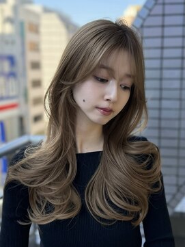 アマトウキョウスマートサロン(AMA TOKYO×Smart Salon) くびれヘア　ヘーゼルベージュ　結べるレイヤーカット　海外風