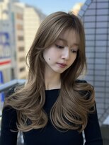 アマトウキョウスマートサロン(AMA TOKYO×Smart Salon) くびれヘア ヘーゼルベージュ 結べるレイヤーカット 海外風