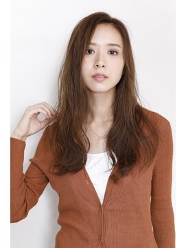 グローブス 表参道(THE GLOBES) センターパートでクラシカルなフェザーロング