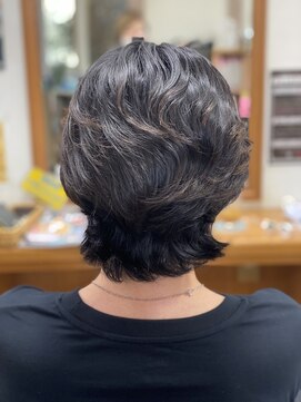 ヘアーメイクエアーセントラーレ(HAIR MAKE air Zentrale) センターパートサイド流しめウェーブ