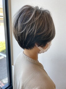 ハグヴィアン(HUG BIEN) 秋冬ショート、ハイライトを強調させるツートーンカラー