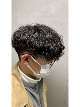 エルオム(EL.HOMME) 波巻きパーマ／重め刈り上げマッシュ