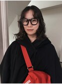 センターパートとミディアムウェーブパーマ