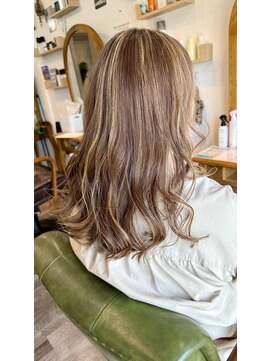 シュガービー(SUGAR-B) ホワイトイヤリングカラー&ハイライト