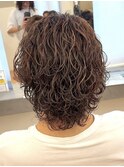 【ブラウンハイライトサーフカールパーマ】センターパートコンマ