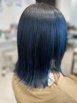 トータルビューティサロン シェリ(total beauty salon cheri) ディープブルー×切りっぱなしセミディー