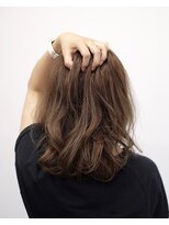 バングス(bangs)&nbsp;アッシュ×ブラウンのセミディスタイル。