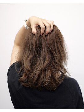 バングス(bangs) アッシュ×ブラウンのセミディスタイル。