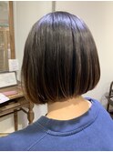 前下がりのボブスタイル
