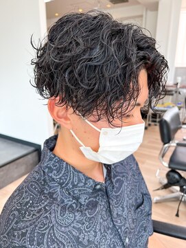 ウェイビーエフティフィフス 横浜西口(WAVEY ft.fifth) 波巻きスパイラルパーマセンターパート波巻きパーマツーブロック