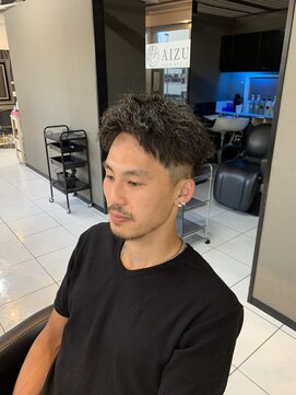 アイズ 海老名(AIZU) スウィングアップバングジェットモヒカンフェードカットショート